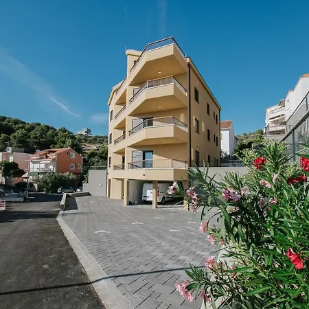 Oleander Urban Suites, High-speed Internet, At 250, Pet Friendly Lägenhet Trogir