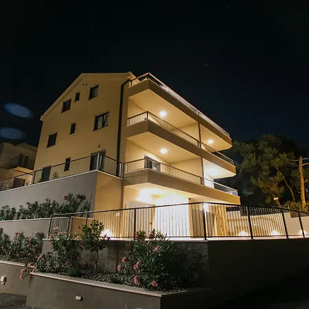 Oleander Urban Suites, High-speed Internet, At 250, Pet Friendly Lägenhet Trogir