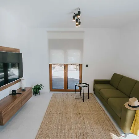 Oleander Urban Suites, High-speed Internet, At 250, Pet Friendly * 트로기르