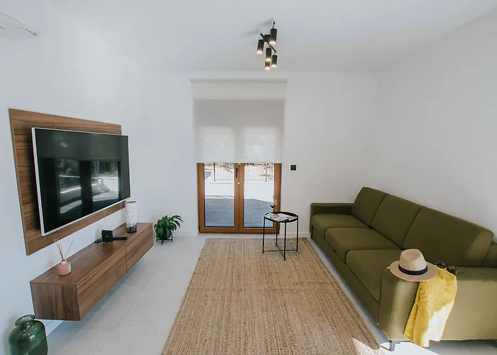 Oleander Urban Suites, High-speed Internet, At 250, Pet Friendly * تروغير