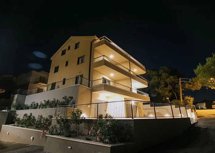 Oleander Urban Suites, High-speed Internet, At 250, Pet Friendly Apartment Trogir