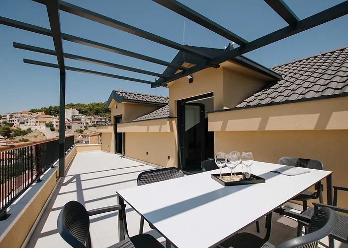 Apartment Oleander Urban Suites, High-speed Internet, At 250, Pet Friendly Trogir